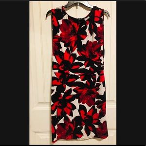 Fuchsia Flowered sleeveless dress 👗!